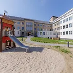 Zwei Wasser - Alte Seefahrtschule Wustrow (Fischland)