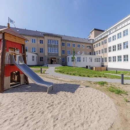 Zwei Wasser - Alte Seefahrtschule Wustrow (Fischland)