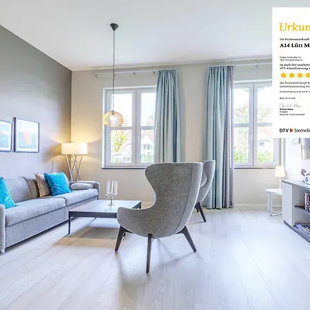 Zwei Wasser - Alte Seefahrtschule Wustrow (Fischland)