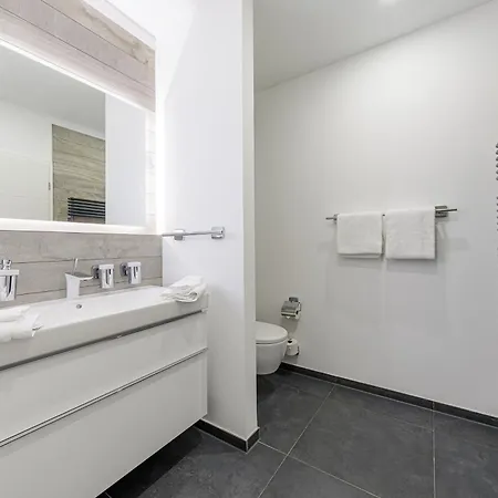 Zwei Wasser - Alte Seefahrtschule 4*