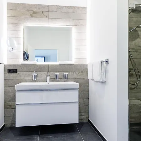 Aparthotel Zwei Wasser - Alte Seefahrtschule *