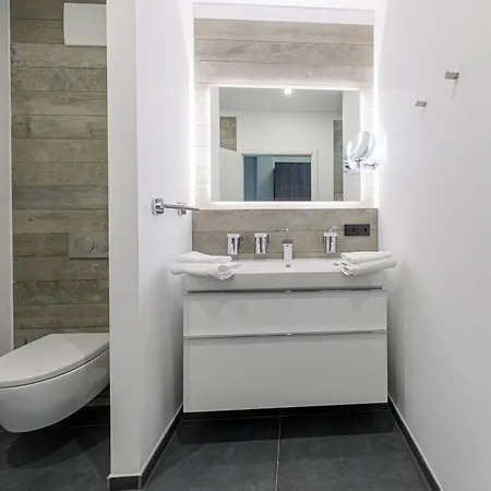 Zwei Wasser - Alte Seefahrtschule 4*