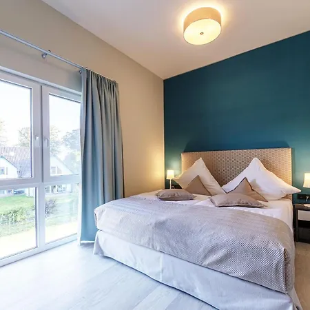 Zwei Wasser - Alte Seefahrtschule Wustrow (Fischland)