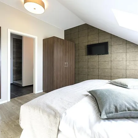 Zwei Wasser - Alte Seefahrtschule Wustrow (Fischland)