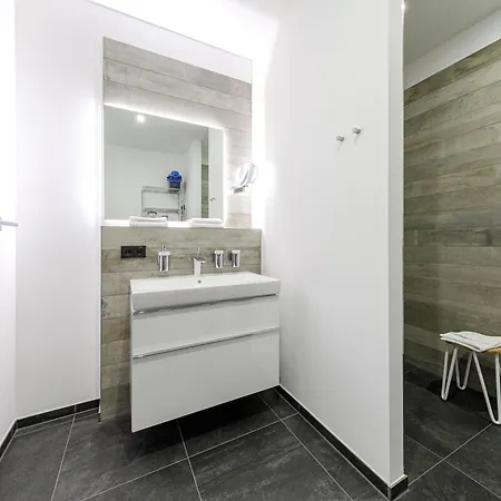 Zwei Wasser - Alte Seefahrtschule